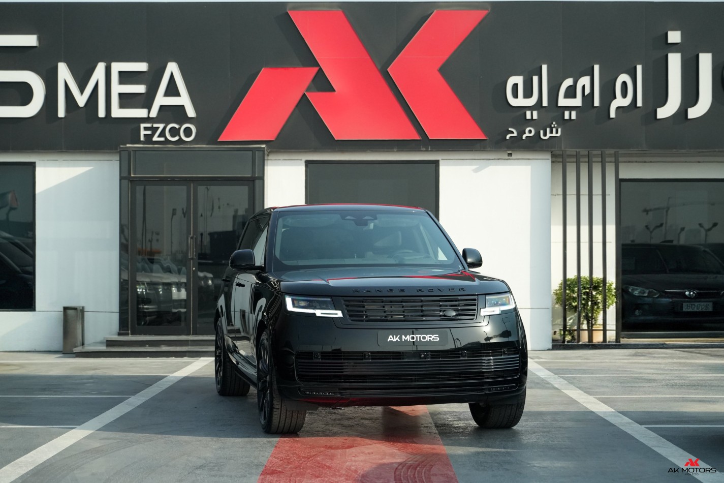 RANGE ROVER SV P615 LWB Black Edition